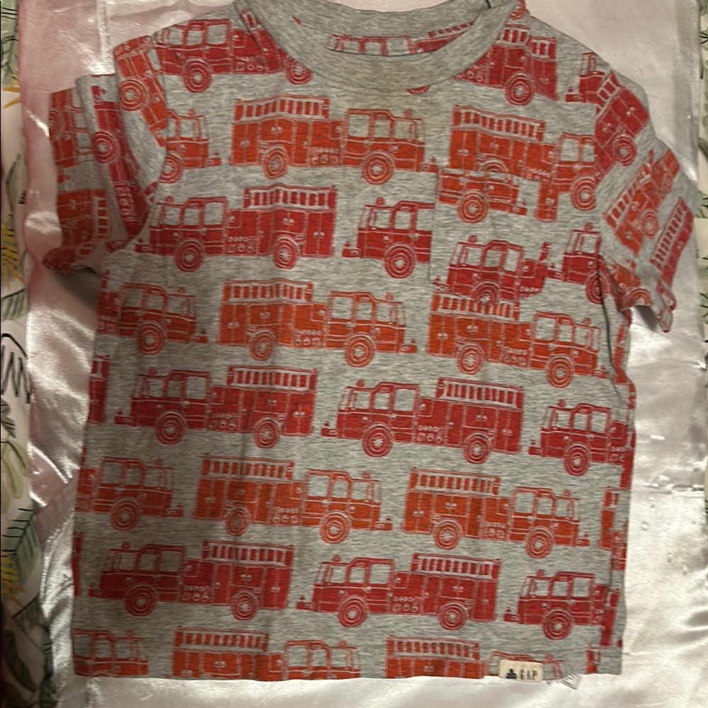 GAP Gray T-Shirt with Red Fire Truck Print 4T